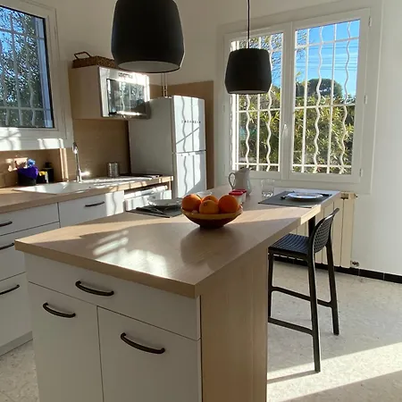 Agreable Maison Proche Dans Quartier Residentiel Classee 3 Etoiles Oft * Sanary-sur-Mer
